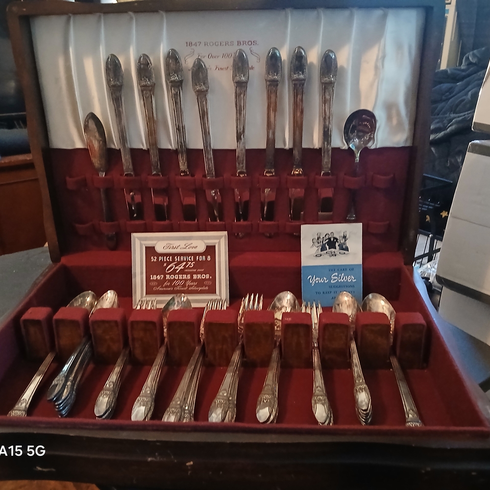 Silver Flatware Set